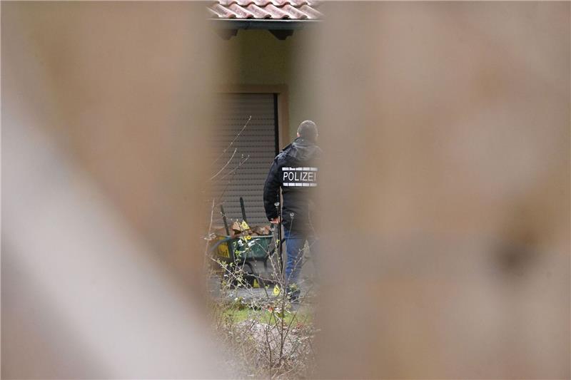 Landwirt angeschossen - Rätselraten über Hintergründe In Hattenhofen in Baden-Württemberg ist ein FDP-Kommunalpolitiker durch mehrere Schüsse verletzt worden.