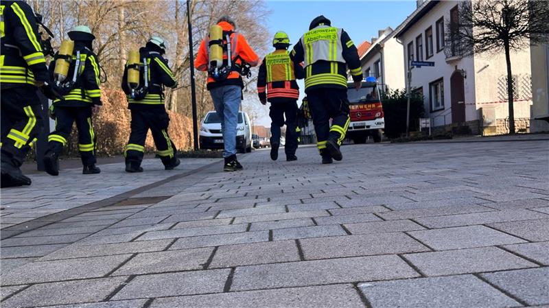 Kohlendioxid-Alarm im Kurzentrum - Zwei Menschen bewusstlos In Horn-Bad Meinberg strömte natürliches Kohlendioxid aus dem Boden. Zwei Menschen wurden bewusstlos, konnten aber gerettet werden.
