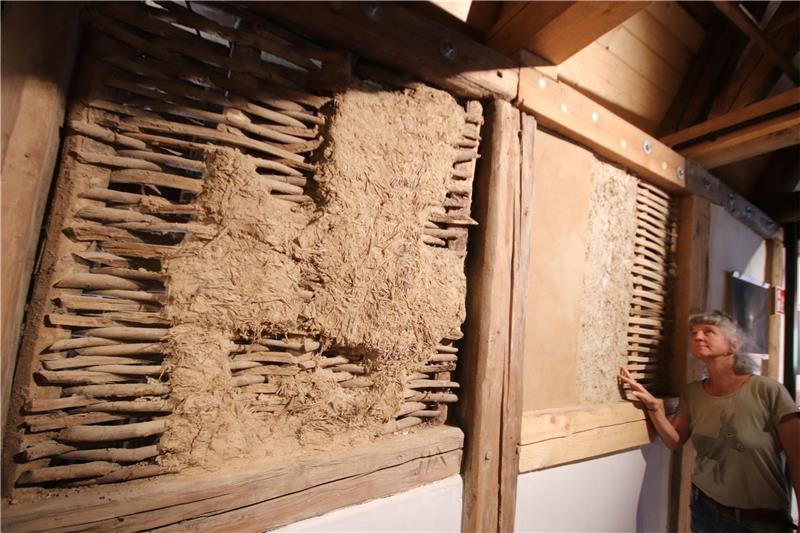 Denkmäler rund ums Große Bruch erzählen ihre Geheimnisse In Hornburgs Großen Hopfenspeicher können sich Interessierte auch darüber informieren, wie das historische Ausfüllen von Gefachen erfolgte. Foto: Gereke