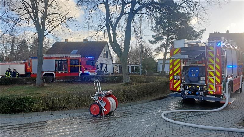 In Immenrode löscht die Feuerwehr einen Kellerbrand.  Foto: Feuerwehr