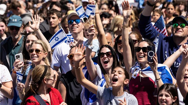 Jubel und Tränen nach Freilassung von Hamas-Geisel In Israel jubelten viele Menschen nach der Freilassung Edan Alexanders.