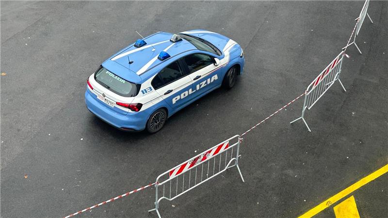 Dolce Vita nach Stempeluhr: Beamter verdrückt sich jahrelang In Italien nahm die Polizei einen Beamten fest, der nach dem Einstempeln gleich wieder nach Hause ging. (Symbolbild)