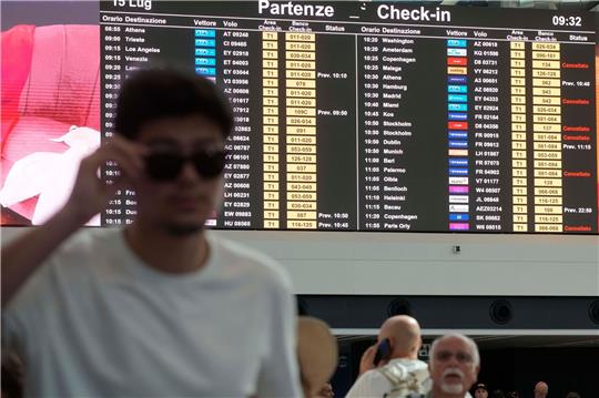 In Italien streikt das Bodenpersonal an Flughäfen - auch deutsche Reisende sind davon betroffen.