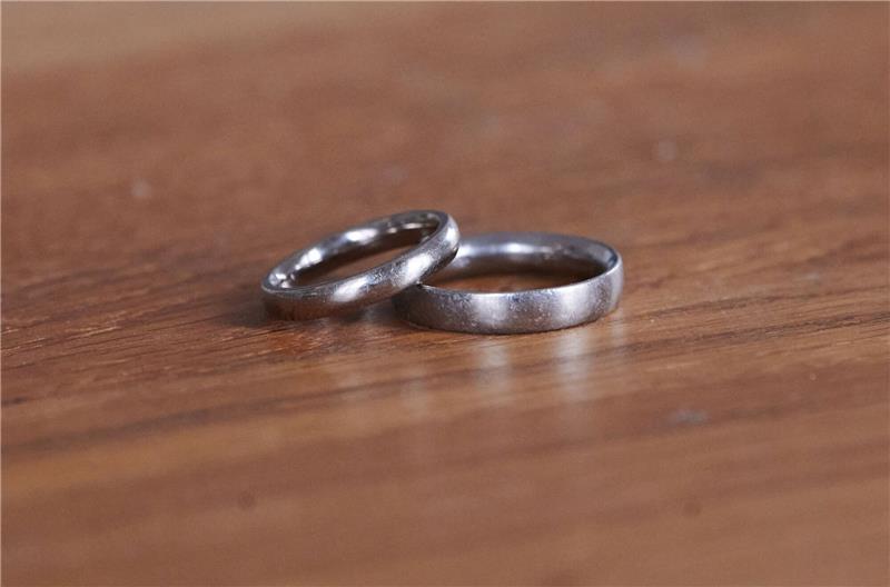 Tödliche Freudenschüsse: Mann stirbt bei eigener Hochzeit In Jordanien ist ein Bräutigam bei seiner eigenen Hochzeit durch Freudenschüsse getötet worden.