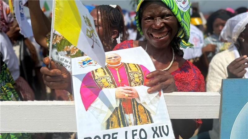 In Kamerun erwarten viele Menschen freudig den Papst.