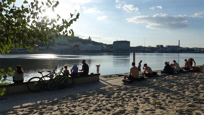 In Kiew gibt es trotz der Gefahr auch Momente der Entspannung. (Archivbild)