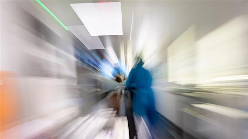 In Krankenhäusern arbeiten über die Feiertage viele Menschen. (Symbolbild)