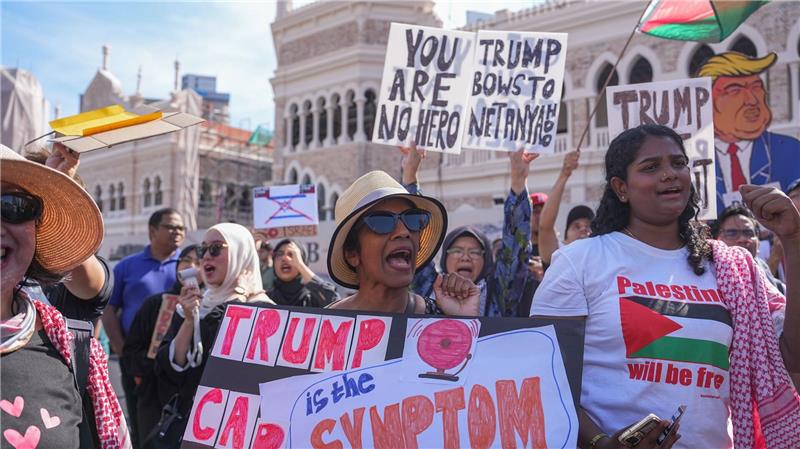 Trump in Asien: Friedensabkommen und Treffen mit Xi In Kuala Lumpur kam es zu Protesten gegen den Trump-Besuch.