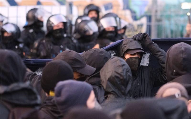 Lina E.: Polizei bereitet sich auf Großeinsatz vor In Leipzig hatten nach der Urteilsverkündung gegen Lina E. rund 800 Menschen an einer Demonstration teilgenommen.