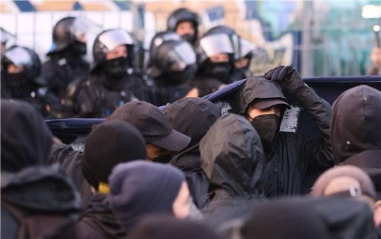 In Leipzig hatten nach der Urteilsverkündung gegen Lina E. rund 800 Menschen an einer Demonstration teilgenommen.