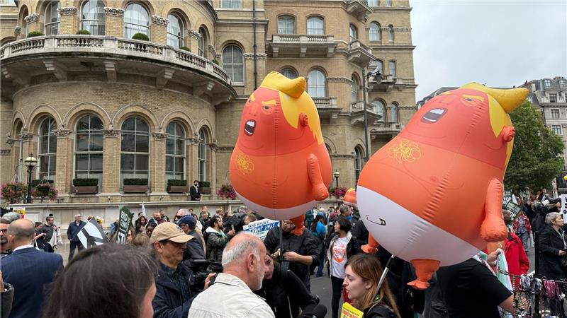 In London versammelten sich Tausende Menschen zum Protest.