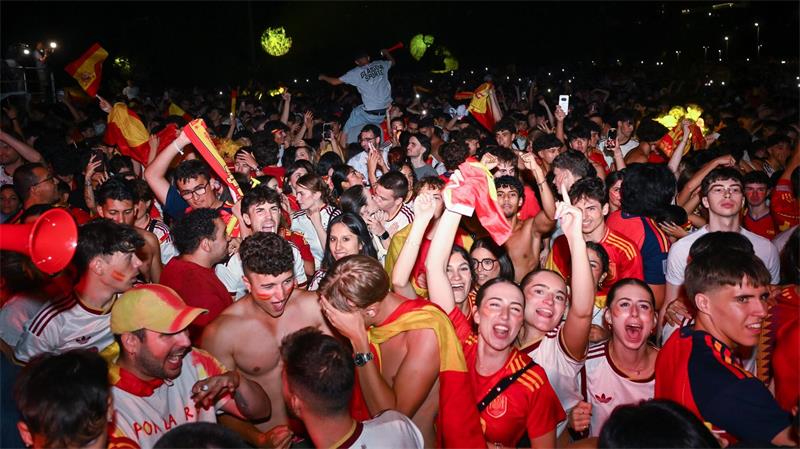 Das war die WM-Nacht: Spaniens König jubelt, Tuchel überlegt In Madrid wurde kräftig gefeiert.
