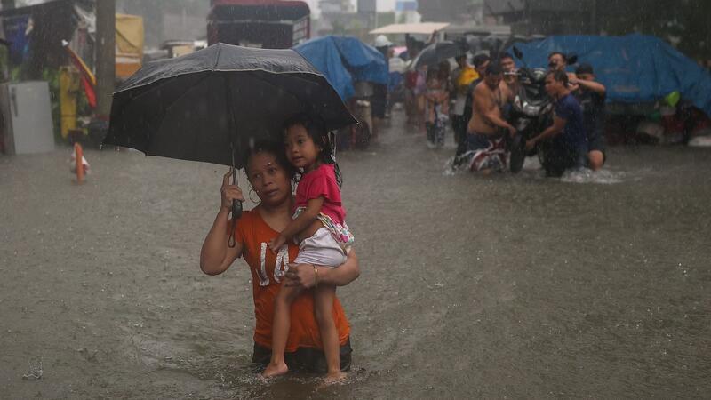 Taifun „Gaemi“: Mehr als 30 Tote auf den Philippinen In Manila standen die Wassermassen teilweise meterhoch.