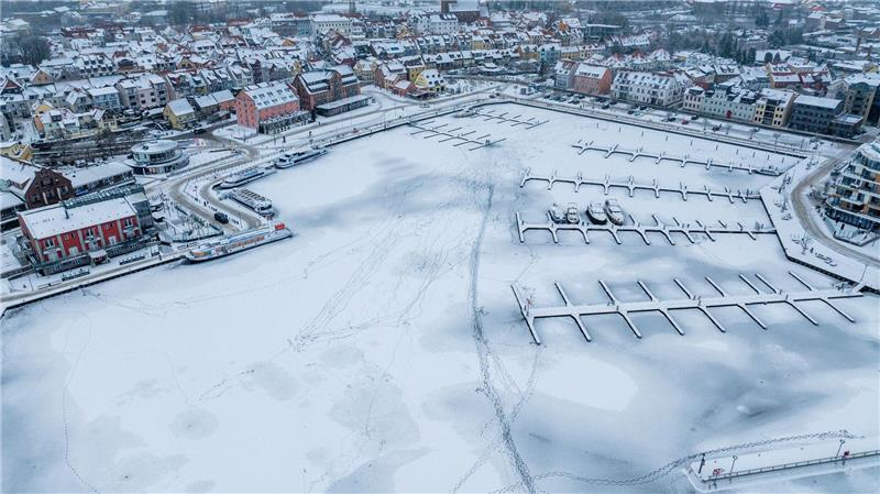 In Mecklenburg-Vorpommern führten die winterlichen Temperaturen zu einem seltenen Naturschauspiel.