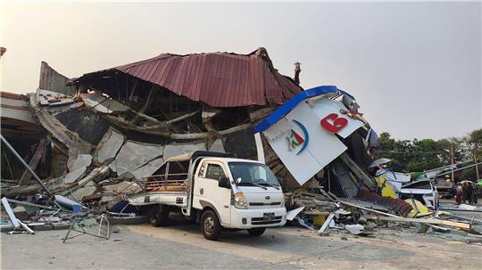 In Myanmar sind viele Gebäude schwer beschädigt worden. 