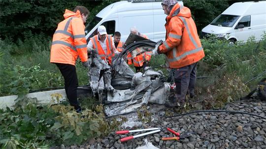 In Neu Wulmstorf brannte ein Verteilerkasten der Deutschen Bahn, die Polizei geht von Brandstiftung aus.