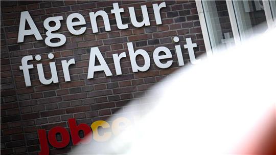 In Niedersachsen ist die Zahl der Arbeitslosen minimal gestiegen, die Arbeitslosenquote liegt unverändert bei 6,2 Prozent. (Symbolbild)