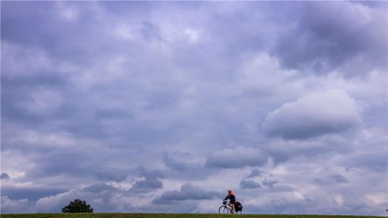 In Niedersachsen und Bremen bleibt es in den kommenden Tagen größtenteils bewölkt. (Symbolbild)
