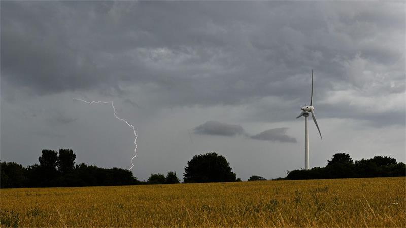 In Niedersachsen und Bremen werden Gewitter und Schauer erwartet. (Symbolbild)