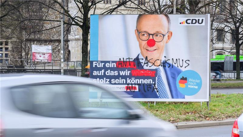 In Niedersachsen wurden im Wahlkampf deutlich häufiger Wahlplakate beschädigt als 2021. (Archivbild)