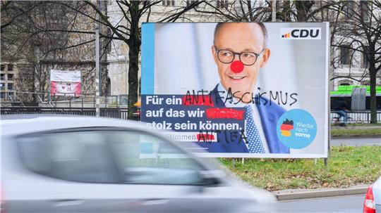 In Niedersachsen wurden im Wahlkampf deutlich häufiger Wahlplakate beschädigt als 2021. (Archivbild)