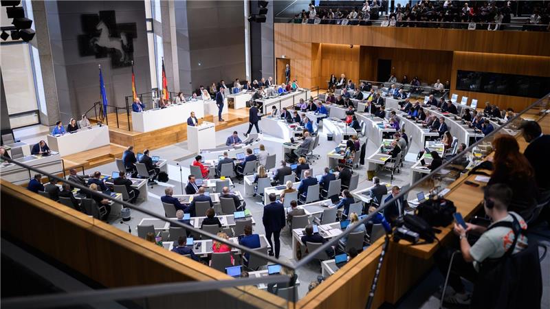 In Niedersachsens Landtag sind derzeit 146 Abgeordnete vertreten. (Archivbild)