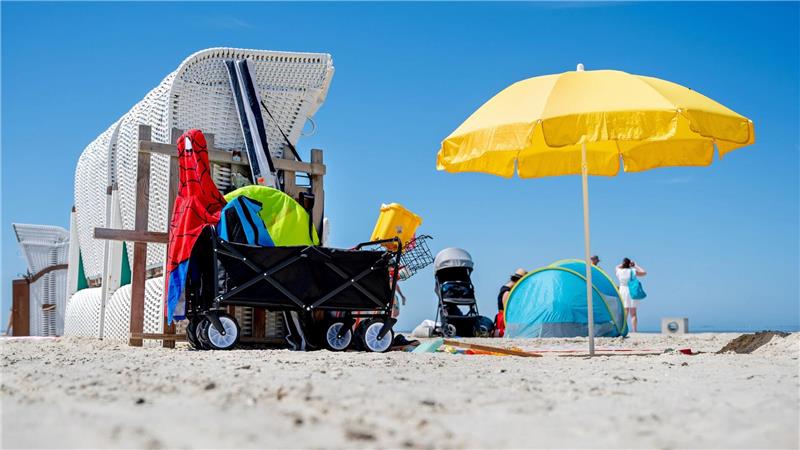 In Norddeich beträgt die Strandkorbmiete in dieser Saison 10 bis 12 Euro pro Tag. (Symbolbild)
