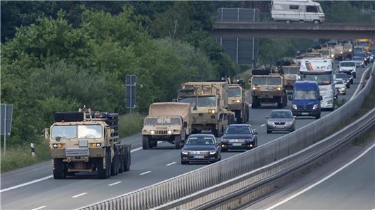 In Notfallsituationen sollen Militärs künftig von bestimmten Regeln für den Güterverkehr ausgenommen werden. (Archivbild)