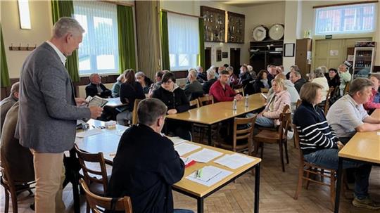 In Ostharingen soll sich ein neuer Bürgerverein gründen. Im Schützenheim kommen die Bürger zu einer ersten Besprechung zusammen.