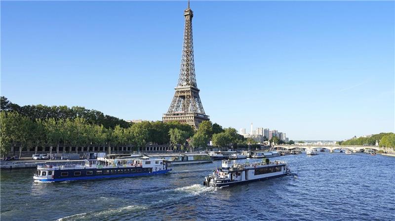 Wo Schüler noch länger Sommerferien haben In Paris sind im August wegen der Ferien deutlich weniger Menschenmassen unterwegs. (Archivbild)