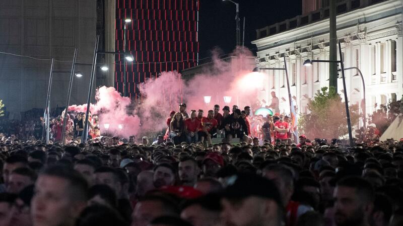 Olympiakos Piräus gewinnt Titel in der Conference League In Piräus feierten die Fans ihre Mannschaft.