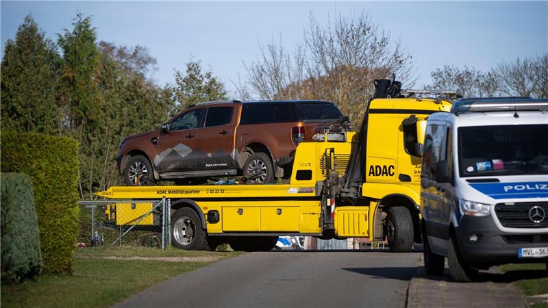 Vier Wochen nach gewaltsamem Tod von Fabian Frau in Haft In Reimershagen nahe Güstrow wird ein Geländewagen beschlagnahmt.