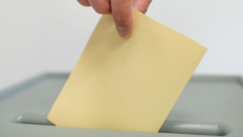 In Röttingen wird jemand Bürgermeister, dessen Name gar nicht auf dem Stimmzettel gedruckt war. 