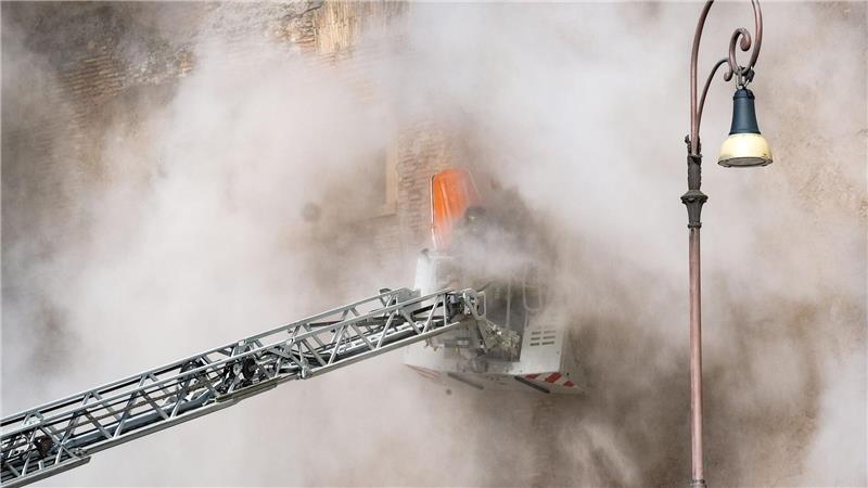 In Rom sind Teile eines mittelalterlichen Turms eingestürzt. 