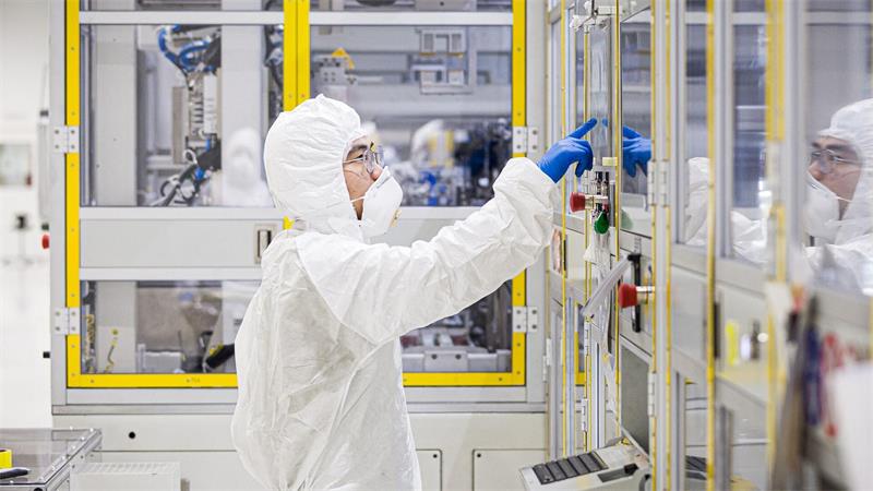 VW vereinbart Milliardenpakt mit Batteriepartner aus China In Salzgitter produziert VW bereits Batteriezellen für E-Autos - beim Aufbau des Werks hatte Gotion geholfen. (Archivbild)