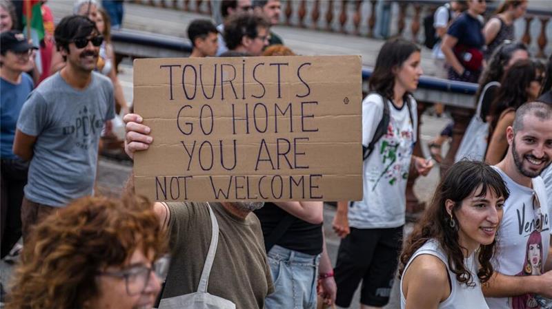Katalonien erhöht Tourismusabgaben: bis zu 15 Euro pro Nacht In Spanien gibt es immer mehr Besucher - und immer mehr Proteste gegen Massentourismus. (Foto Archiv)