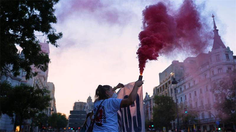 Riesen-Protest gegen Zwangsräumung einer Rentnerin in Madrid In Spanien ist die Wohnungsnot sehr schlimm.