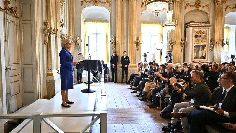 In Stockholm verkündete die Ständige Sekretärin der Schwedischen Akademie, Ingrid Carlberg, die Nobelpreisträgerin. 