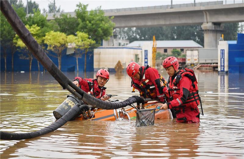 Tote und Vermisste nach heftigen Regenfällen in Südchina In Südchina haben starke Regenfälle zahlreiche Flüsse anschwellen lassen und für Überschwemmungen gesorgt.