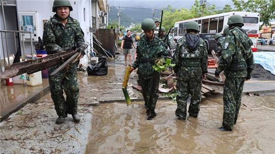 In Taiwan sind mindestens neun Personen im Zuge des Taifuns „Gaemi“ gestorben.
