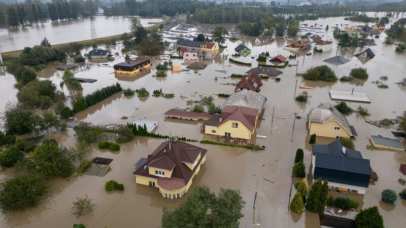 Hochwasser von Polen bis Österreich: Deutschland rüstet sich In Tschechien sind Ortschaften sind teils zu 80 Prozent überflutet.