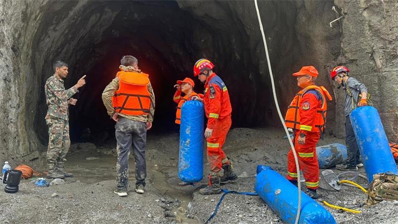 Überall Leichensäcke: Mehr als 1.000 Tote nach Himalaya-Flut In Tunneln werden noch immer zahlreiche Arbeiter vermisst.