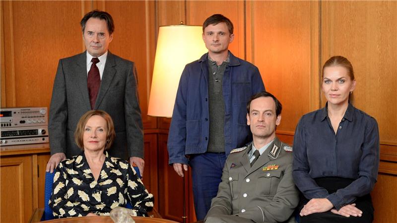 In „Weissensee“ spielte Kockisch (links) einen Stasi-Mann.