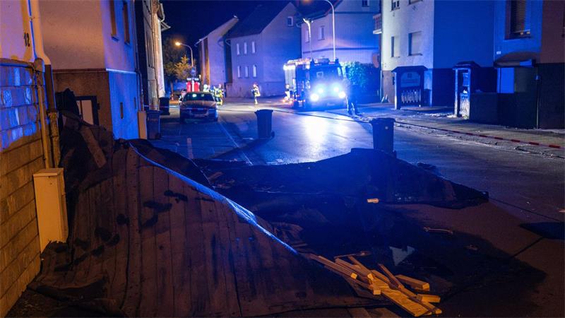 Unwetter mit gleich zwei Tornados toben über Deutschland In Wetzlar sind dutzende Häuser beschädigt worden.