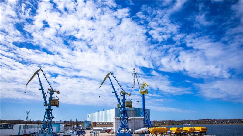 Disney-Kreuzfahrtschiff in Wismar wird ausgedockt In Wismar steht die kurze Episode des Kreuzfahrtschiffbaus kurz vor ihrem Ende. Das von einem Unternehmen aus Südostasien in Auftrag gegebenen Schiff steht kurz vor der Vollendung und soll künftig für den neuen Eigner fahren, den Disney-Konzern. (Archivbild)