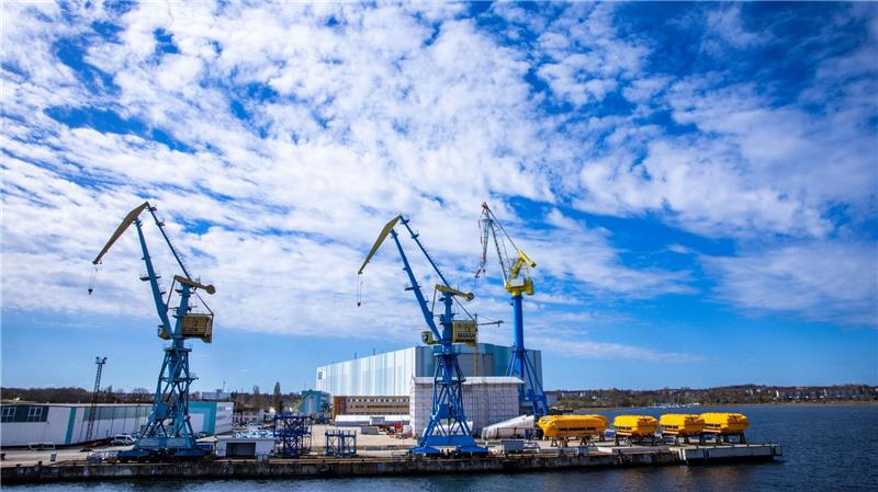 In Wismar steht die kurze Episode des Kreuzfahrtschiffbaus kurz vor ihrem Ende. Das von einem Unternehmen aus Südostasien in Auftrag gegeben Schiff steht kurz vor der Vollendung. (Archivfoto)
