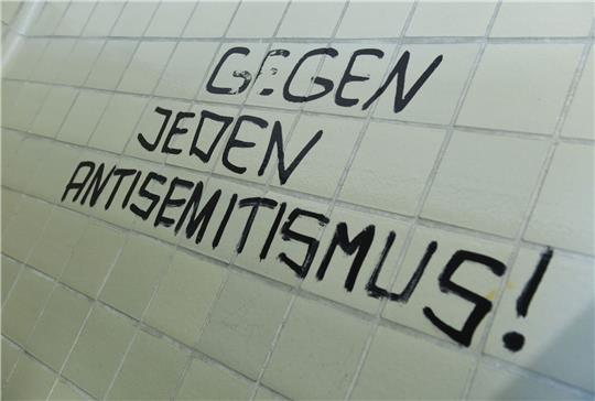 In Würzburg lernen Lehramtsstudierende, wie sie mit Antisemitismus im Klassenzimmer umgehen können.