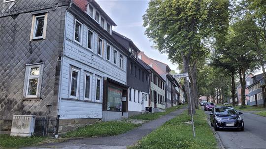 In Zellerfeld sind einige Gebäude in besserem, einige in schlechterem Zustand.