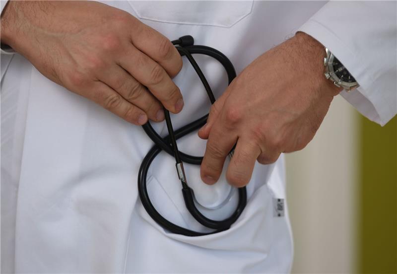 Ärzte an Unikliniken zu Warnstreik aufgerufen In bisher drei Verhandlungsrunden gab es keine Einigung.
