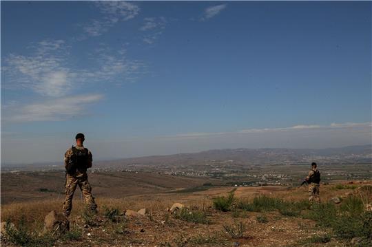 In das Gebiet von Wadi Khaled an der libanesisch-syrischen Grenze im Nordlibanon flüchten täglich Hunderte Menschen.